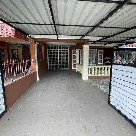 Ilham Homestay Kuantan Exterior foto