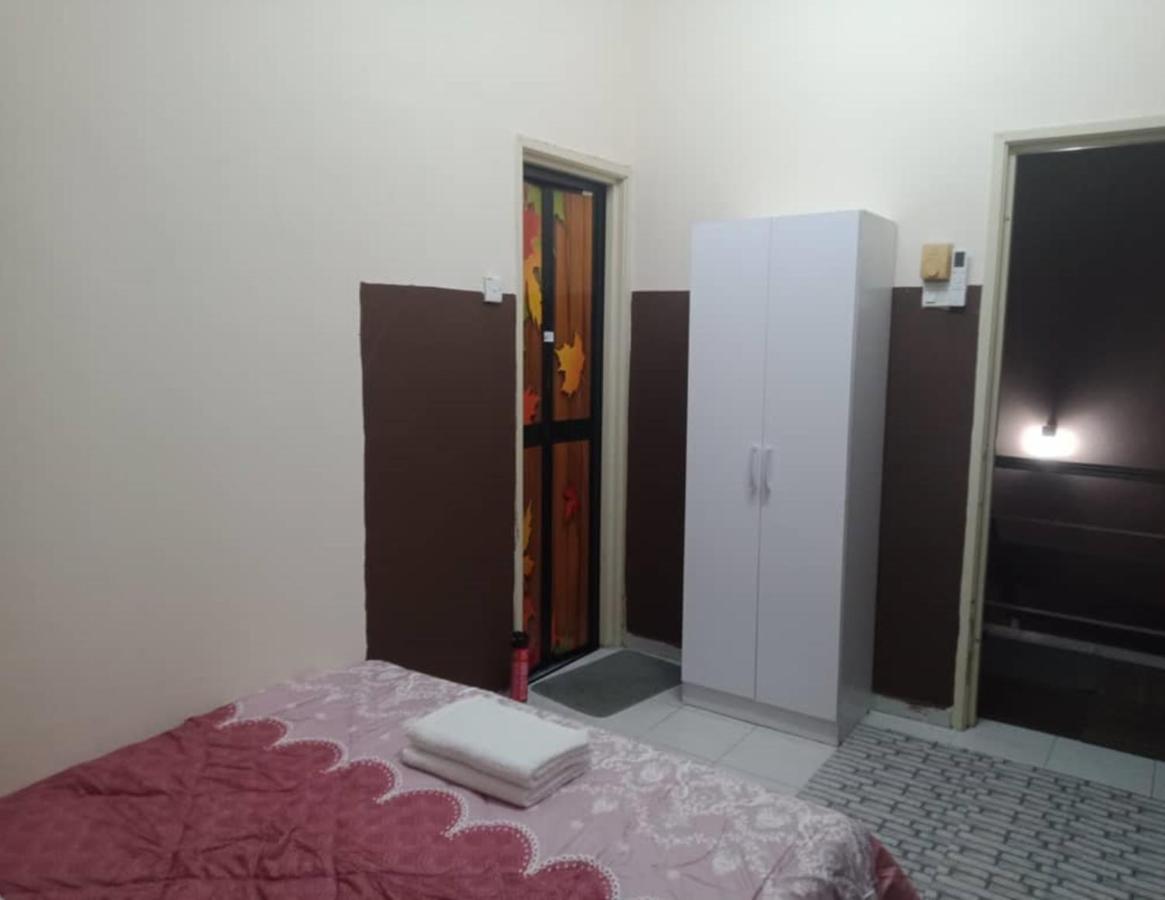 Ilham Homestay Kuantan Exterior foto