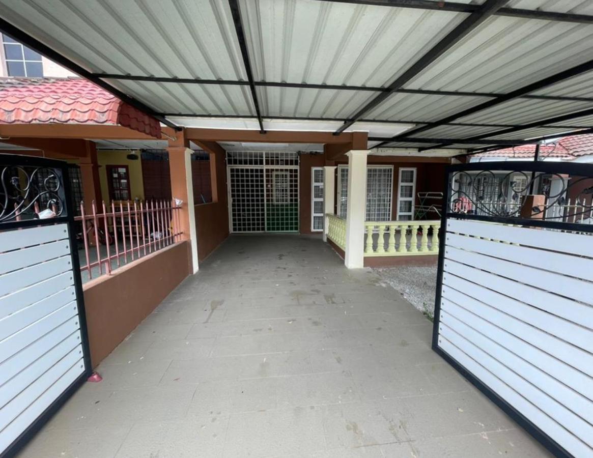 Ilham Homestay Kuantan Exterior foto